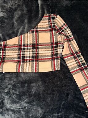 SHEIN Beige Plaid One-Shoulder Cropped Top with Red Accents